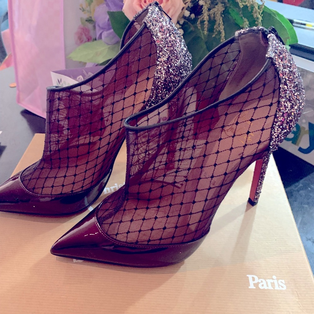 Authentic Christian Louboutin burgundy pumps Size 39.